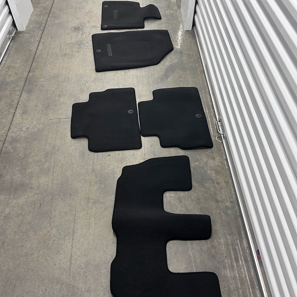Kia Telluride Black Car Floor Mats (new) Set
